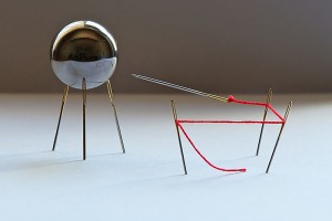 Magnetisierte Nadel „schwebt“ an einer Metallkugel - Composition and Photo by Felipe Gabaldón