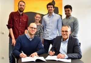 Geschäftsführer Dr. Rudolf Irmscher (vorne rechts) mit Mitgliedern des ROCK YOUR LIFE! -Netzwerk-Teams Heidelberg.