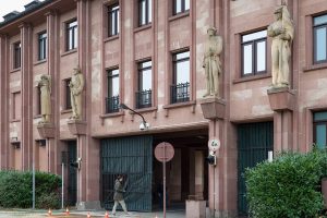 Campbell-Barracks-_Torhaus_by_rothe