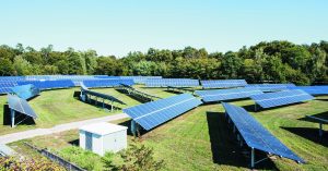 Messungen am KIT sollen bestimmen, wie sich die Verschmutzung der Solarpanelen durch abgelagerten Mineralstaub auf die PV-Leistung auswirkt. (Foto: Sandra Göttisheim) 