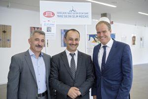 OB Dr. Eckart Würzner (re.) verabschiedete Imam Ali Atlamaz (Mitte),links im Bild Ali Akbulut, Vorsitzender des „Türkisch-Islamischen Kulturvereins Heidelberg e. V.“. Foto: Philipp Rothe