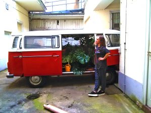 inthegarden_artort016_bus_300_